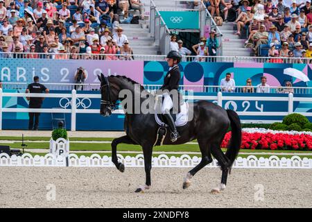 Versailles, Frankreich. 31. Juli 2024. Isabell WERTH reitet WENDY DE FONTAINE, Pferdesport, Dressurteam und Grand Prix während der Olympischen Spiele Paris 2024 am 31. Juli 2024 im Château de Versailles in Versailles, Frankreich - Foto Christophe Bricot/DPPI Media Credit: DPPI Media/Alamy Live News Stockfoto