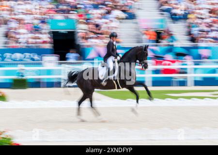 Versailles, Frankreich. 31. Juli 2024. Isabell WERTH reitet WENDY DE FONTAINE, Pferdesport, Dressurteam und Grand Prix während der Olympischen Spiele Paris 2024 am 31. Juli 2024 im Château de Versailles in Versailles, Frankreich - Foto Christophe Bricot/DPPI Media Credit: DPPI Media/Alamy Live News Stockfoto