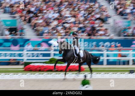 Versailles, Frankreich. 31. Juli 2024. Isabell WERTH reitet WENDY DE FONTAINE, Pferdesport, Dressurteam und Grand Prix während der Olympischen Spiele Paris 2024 am 31. Juli 2024 im Château de Versailles in Versailles, Frankreich - Foto Christophe Bricot/DPPI Media Credit: DPPI Media/Alamy Live News Stockfoto