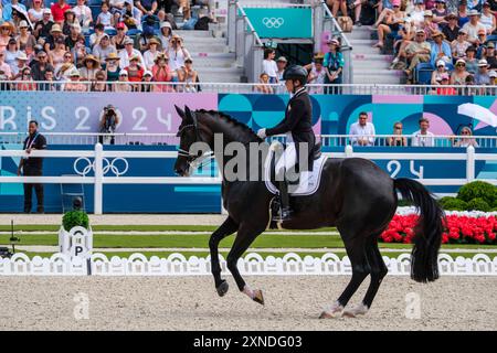 Versailles, Frankreich. 31. Juli 2024. Isabell WERTH reitet WENDY DE FONTAINE, Pferdesport, Dressurteam und Grand Prix während der Olympischen Spiele Paris 2024 am 31. Juli 2024 im Château de Versailles in Versailles, Frankreich - Foto Christophe Bricot/DPPI Media Credit: DPPI Media/Alamy Live News Stockfoto