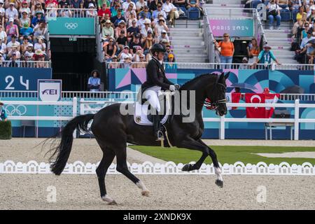 Isabell WERTH reitet WENDY DE FONTAINE, Pferdesport, Dressurteam und Individual Grand Prix während der Olympischen Spiele Paris 2024 am 31. Juli 2024 im Chateau de Versailles in Versailles, Frankreich Stockfoto