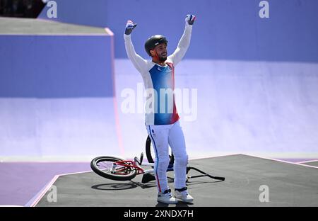 Paris, Frankreich, 31. Juli 2024; Olympische Spiele in Paris, BMX Stadion in Saint-Quentin-en-Yvelines, Paris, Frankreich, 5. Tag; BMX Freestyle Final für Herren, Anthony JEANJEAN (Fra) feiert seinen zweiten Lauf Credit: Action Plus Sports Images/Alamy Live News Stockfoto