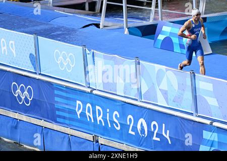 Paris, Frankreich. Kredit: MATSUO. 31. Juli 2024. Kenji Nener (JPN) Triathlon: Männer bei den Olympischen Spielen 2024 in Paris in Pont Alexandre. Kredit: MATSUO . K/AFLO SPORT/Alamy Live News Stockfoto