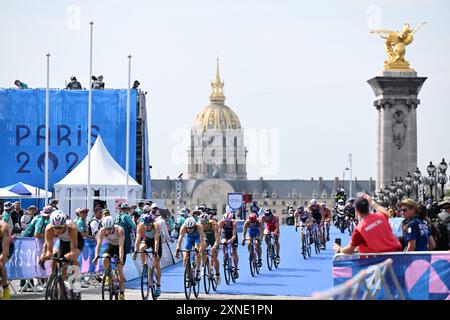 Paris, Frankreich. Kredit: MATSUO. 31. Juli 2024. Kenji Nener (JPN) Triathlon: Männer bei den Olympischen Spielen 2024 in Paris in Pont Alexandre. Kredit: MATSUO . K/AFLO SPORT/Alamy Live News Stockfoto