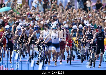 Paris, Frankreich. Kredit: MATSUO. 31. Juli 2024. Allgemeine Ansicht Triathlon : Männer Individual während der Olympischen Spiele 2024 in Paris in Pont Alexandre, Frankreich. Kredit: MATSUO . K/AFLO SPORT/Alamy Live News Stockfoto