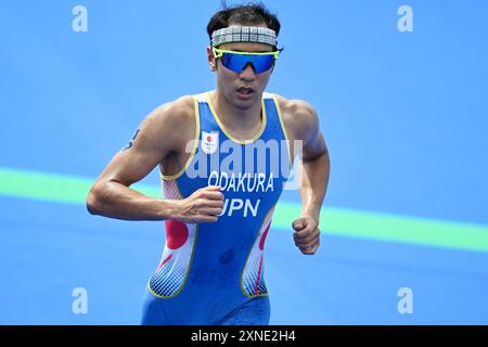 Paris, Frankreich. Kredit: MATSUO. 31. Juli 2024. Makoto Odakura (JPN) Triathlon: Männer bei den Olympischen Spielen 2024 in Paris in Pont Alexandre. Kredit: MATSUO . K/AFLO SPORT/Alamy Live News Stockfoto