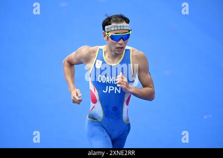 Paris, Frankreich. Kredit: MATSUO. 31. Juli 2024. Makoto Odakura (JPN) Triathlon: Männer bei den Olympischen Spielen 2024 in Paris in Pont Alexandre. Kredit: MATSUO . K/AFLO SPORT/Alamy Live News Stockfoto