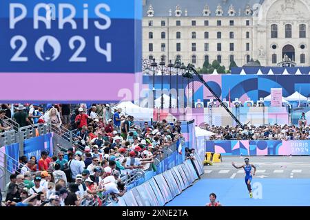 Paris, Frankreich. Kredit: MATSUO. 31. Juli 2024. Makoto Odakura (JPN) Triathlon: Männer bei den Olympischen Spielen 2024 in Paris in Pont Alexandre. Kredit: MATSUO . K/AFLO SPORT/Alamy Live News Stockfoto