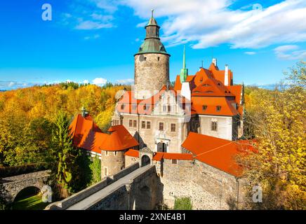 Wunderschöne Burg Czocha am sonnigen Tag in dem Dorf der Woiwodschaft Niederschlesien, Polen Stockfoto