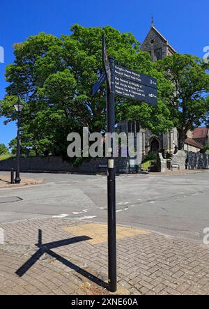 Sankt Augustiner Kirche, ein schönes Beispiel der viktorianischen Kirchengebäude von William Butterfield, Penarth, South Wales, UK gebaut. Stockfoto