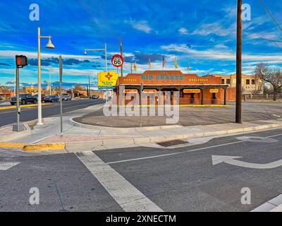 ALBUQUERQUE, NEW MEXICO, USA - 8. MÄRZ 2023. Rio Grande Trading Building. Geschäfte und Restaurants entlang der Route 66 Stockfoto