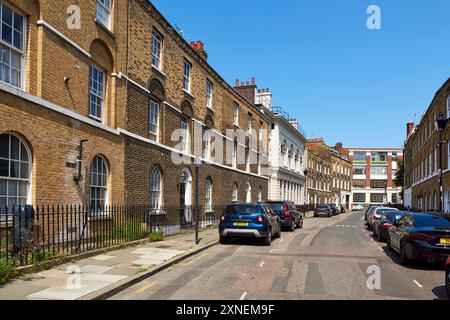 Georgianische Reihenhäuser an der Sekforde Street, Clerkenwell, London, Großbritannien Stockfoto