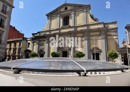 Neapel - Cupola della stazione U-Bahn Chiaia della Linea 6 auf der Piazza Santa Maria degli Angeli Stockfoto