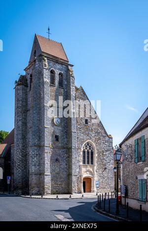 Außenansicht der katholischen Kirche Saint-Thomas-Becket, erbaut im 15. Jahrhundert und denkmalgeschützt, Boissy-sous-Saint-Yon, Frankreich Stockfoto