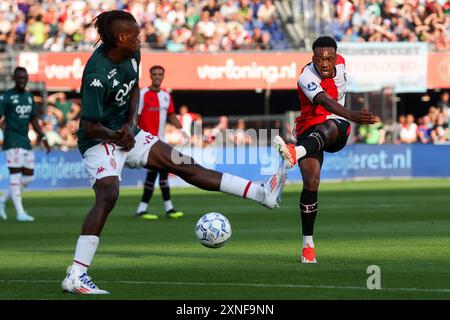 Rotterdam, Niederlande. 31. Juli 2024. ROTTERDAM, NIEDERLANDE - JULI 31: Antoni Milambo aus Feyenoord schießt den Ball während des Vorsaison-Freundschaftsspiels zwischen Feyenoord und AS Monaco am 31. Juli 2024 im Stadion Feijenoord in Rotterdam. (Foto von Hans van der Valk/Orange Pictures) Credit: Orange Pics BV/Alamy Live News Stockfoto