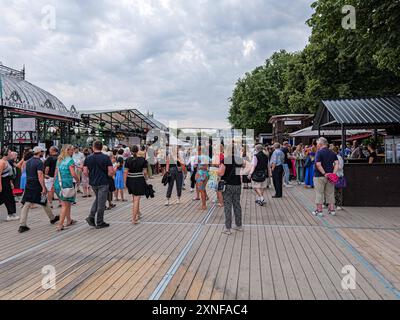 Eröffnung Maschseefest 2024 in Hannover vom 31.07. bis 18.08.2024 ist wieder jeden Tag Fete auf dem Maschseefest Hannover angesagt. Das bunte Treiben startete heute mit der Eröffnung am Nordufer. *** Eröffnung Maschseefest 2024 in Hannover vom 31. Juli bis 18. August 2024 wird das Maschseefest Hannover wieder einmal täglich eine Party sein das bunte Treiben begann heute mit der Eröffnung am Nordufer Copyright: XBerndxGüntherx Stockfoto