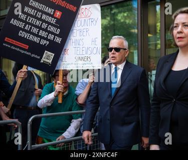 London, England, Großbritannien. 31. Juli 2024. Der ehemalige BBC-Sender HUW EDWARDS verlässt den Westminster Magistrates' Court in London, nachdem er sich schuldig erklärt hat, 41 unanständige Bilder von Kindern gemacht zu haben. Der 62-Jährige erhielt Hunderte von Bildern, darunter sieben der schwersten Typen und eines von einem Kind im Alter zwischen sieben und neun Jahren. (Kreditbild: © Thomas Krych/ZUMA Press Wire) NUR REDAKTIONELLE VERWENDUNG! Nicht für kommerzielle ZWECKE! Stockfoto