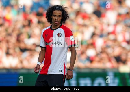 Rotterdam, Niederlande. 31. Juli 2024. ROTTERDAM, NIEDERLANDE - JULI 31: Gjivai Zechiel aus Feyenoord sieht sich während des Vorsaison-Freundschaftsspiels zwischen Feyenoord und AS Monaco am 31. Juli 2024 im Stadion Feijenoord in Rotterdam, Niederlande, an. (Foto von Hans van der Valk/Orange Pictures) Credit: Orange Pics BV/Alamy Live News Stockfoto