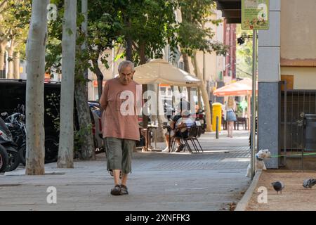 Barcelona, Spanien. 31. Juli 2024. Die spanische Regierung erzielt mit Gewerkschaften und Arbeitgeberverbänden eine Einigung über eine Rentenreform, die die Vorruhestandsregelungen und die Kombination der Fortsetzung der Erwerbstätigkeit bei Erhalt einer Altersrente rationalisiert. El gobierno espa-ol pacta con sindicatos y patronal una reforma de las pensiones, en la que se agilizan las prejubilaciones y la kombinaci-n de seguir trabajando y cobrar una pensi-n de jubilaci-n. News Cronaca -Barcelona, Spanien Mittwoch, 31. Juli 2024 (Foto: Eric Renom/LaPresse) Credit: LaPresse/Alamy Live News Stockfoto