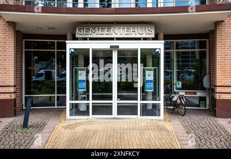 Valkenswaard, Nord-Brabant, Niederlande, 10. Juli 2024 - Eingang des Rathauses der Gemeinde Stockfoto