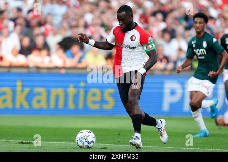 Rotterdam, Niederlande. 31. Juli 2024. ROTTERDAM, NIEDERLANDE - JULI 31: Lutshare Geertruida aus Feyenoord läuft mit dem Ball während des Vorsaison-Freundschaftsspiels zwischen Feyenoord und AS Monaco am 31. Juli 2024 im Stadion Feijenoord in Rotterdam, Niederlande. (Foto von Hans van der Valk/Orange Pictures) Credit: Orange Pics BV/Alamy Live News Stockfoto