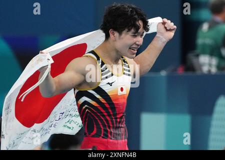 Paris, Frankreich. 31. Juli 2024. Die Goldmedaillengewinnerin Shinnosuke Oka aus Japan feiert bei den Olympischen Sommerspielen in Paris, Frankreich, am Mittwoch, den 31. Juli 2024. Foto: Pat Benic/UPI Credit: UPI/Alamy Live News Stockfoto