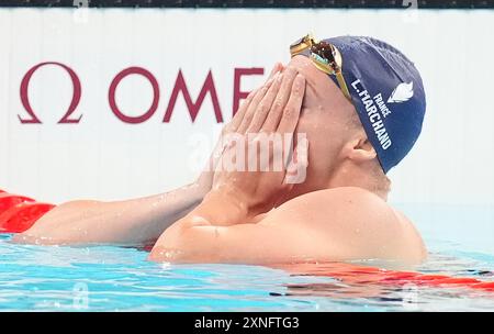 Paris, Frankreich. 31. Juli 2024. Leon Marchand von Frankreich reagiert, nachdem er am Dienstag, den 31. Juli 2024, das 200-m-Butterfly-Finale der Männer bei den Olympischen Spielen 2024 in Paris in der Arena Le Defense gewonnen hat. Foto: Richard Ellis/UPI Credit: UPI/Alamy Live News Stockfoto