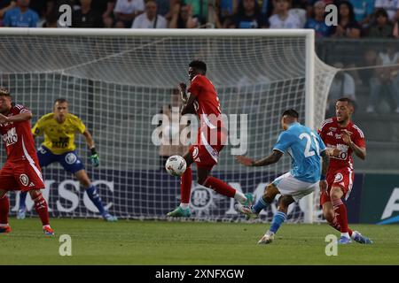 Napolys italienischer Stürmer Matteo Politano kontrolliert den Ball im Freundschaftsspiel SSC Napoli gegen BrestSSC Napoli 2024-25 in Castel Di Sangro, Italien. Stockfoto