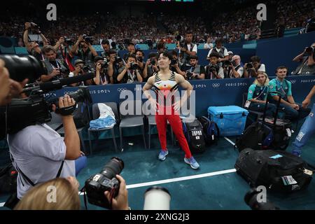 Paris, Frankreich. 31. Juli 2024. Oka Shinnosuke aus Japan reagiert nach dem All-Around-Finale der Herren bei den Olympischen Spielen 2024 in Paris, Frankreich, 31. Juli 2024. Quelle: Cao Can/Xinhua/Alamy Live News Stockfoto