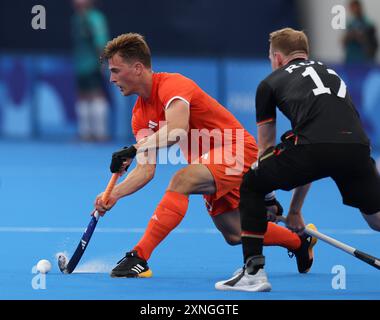 Paris, Frankreich. 31. Juli 2024. Jorrit Jan Willem Croon (L) aus den Niederlanden tritt im Herrenpool an Einem Spiel zwischen Deutschland und den Niederlanden des Hockeysports bei den Olympischen Spielen 2024 in Paris, Frankreich, am 31. Juli 2024 an. Quelle: Ren Pengfei/Xinhua/Alamy Live News Stockfoto