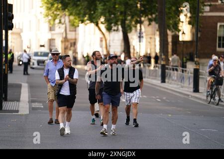 Menschen, die an dem Protest "genug ist genug" in Westminster, London, teilnehmen, nachdem drei Kinder am Montag in einem Taylor Swift-Ferienclub erstochen wurden. Bilddatum: Mittwoch, 31. Juli 2024. Stockfoto