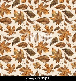 Verschiedene Arten von herbstlichen trockenen Blättern. Nahtloses botanisches Muster im Herbst-Stil auf beigefarbenem Hintergrund. Für saisonales Design, Halloween, danke Stockfoto