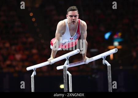 Noe Seifert (Schweiz). Europameisterschaft München 2022: Kunstturnen, Herren-Parallelbalken Stockfoto