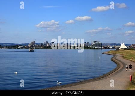 Landschaft von Cardiff Bay und Barrage an einem sonnigen Tag im Sommer. Vom Juli 2024 Stockfoto