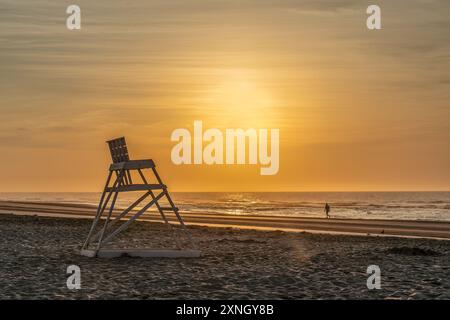 Morgenspaziergang am Strand in Avalon New Jersey Stockfoto