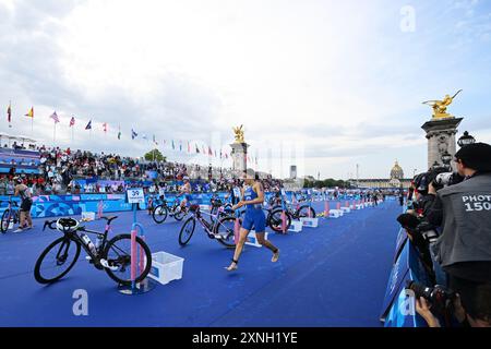 Paris, Frankreich. Kredit: MATSUO. 31. Juli 2024. Yuko Takahashi (JPN) Triathlon : Frauen bei den Olympischen Spielen 2024 in Paris in Pont Alexandre. Kredit: MATSUO . K/AFLO SPORT/Alamy Live News Stockfoto