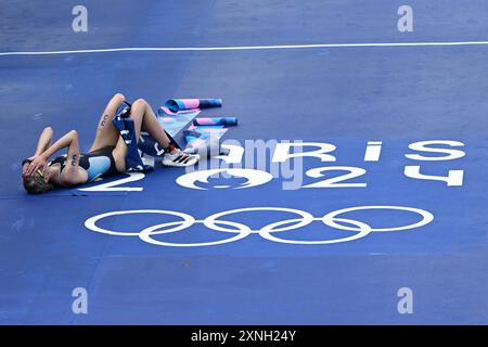Paris, Frankreich. Kredit: MATSUO. 31. Juli 2024. BEAUGRAND Cassandre (FRA) Triathlon : Frauen bei den Olympischen Spielen 2024 in Paris in Pont Alexandre. Kredit: MATSUO . K/AFLO SPORT/Alamy Live News Stockfoto