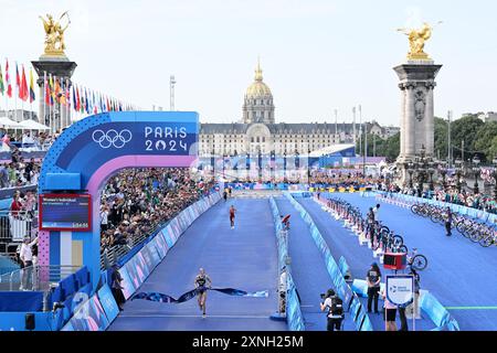 Paris, Frankreich. Kredit: MATSUO. 31. Juli 2024. BEAUGRAND Cassandre (FRA) Triathlon : Frauen bei den Olympischen Spielen 2024 in Paris in Pont Alexandre. Kredit: MATSUO . K/AFLO SPORT/Alamy Live News Stockfoto