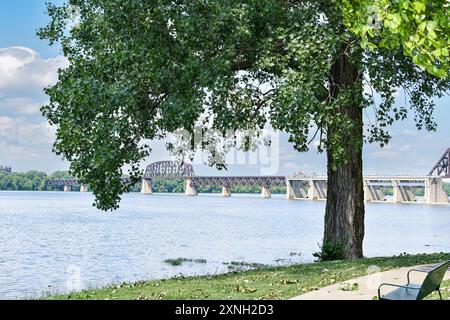 Schleusen an den Falls of the Ohio, das einzige Hindernis für die Schifffahrt auf dem Ohio River zwischen Pittsburgh und dem Mississippi River. Stockfoto