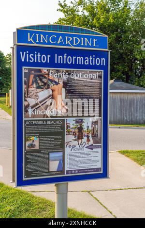 Kincardine ist eine Stadt im Bruce County Ontario, die für ihre wunderschönen Strände und Sanddünen bekannt ist. Das Schild bietet Besuchern wichtige und hilfreiche Informationen Stockfoto