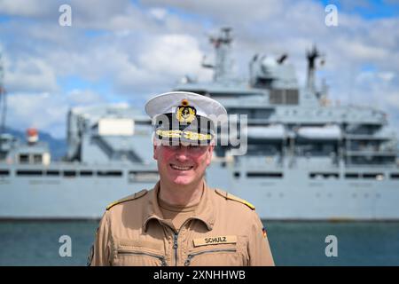 Honolulu, USA. 31. Juli 2024. Flotilla Admiral Axel Schulz steht auf dem Flugdeck der Fregatte Baden-Württemberg Credit: Soeren Stache/dpa/Alamy Live News Stockfoto