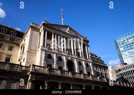 Aktenfoto der Bank of England, London vom 09/22. Die Bank of England könnte ermutigt werden, die Zinsen zum ersten Mal seit mehr als vier Jahren zu senken, da immer mehr Beweise dafür vorliegen, dass die Inflation gezähmt wurde, sagten Experten. Die Erwartungen an die Finanzmärkte zeigen eine Wahrscheinlichkeit von 65%, dass die politischen Entscheidungsträger der Bank am Donnerstag die Zinsen senken. Ausgabedatum: Donnerstag, 1. August 2024. Stockfoto