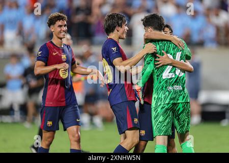 Orlando, FL: Spieler des FC Barcelona gratulieren und feiern mit Torhüter Andrew Astralaga (26) nach dem Spiel der DIRECTV Soccer Champions Tour erneut Stockfoto