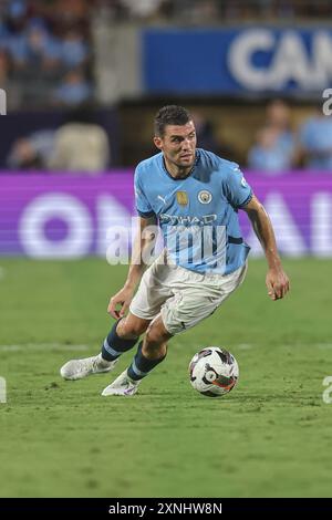 Orlando, FL: Manchester City Mittelfeldspieler Mateo Kovačić (8) dribbelt und dreht sich auf der Suche nach einem offenen Spieler während der DIRECTV Soccer Champions Tour Stockfoto