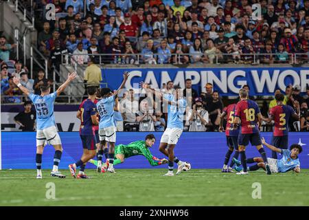 Orlando, FL: Die Spieler von Manchester City sind verärgert, als Mittelfeldspieler Oscar Bobb (52) während der DIRECTV Soccer Champions Tour g niedergeschlagen wird Stockfoto