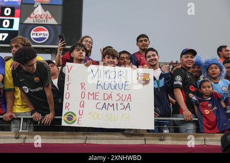 Orlando, FL: Fans von Barcelona freuen sich auf ihre Lieblingsspieler beim Spiel der DIRECTV Soccer Champions Tour gegen Manchester City, Dienstag Stockfoto