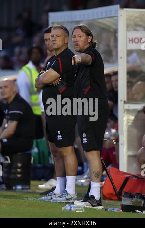 Crawley Town Manager Scott Lindsey (L) und sein Assistent Jamie Day (R) Stockfoto