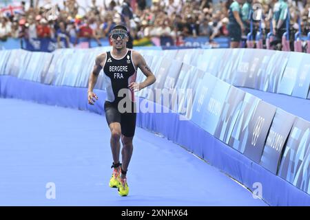 Paris, Frankreich. 31. Juli 2024. Léo Bergère (FRA), Triathlon, Männer bei den Olympischen Spielen Paris 2024 am 31. Juli 2024 im Pont Alexandre III in Paris, Frankreich - Foto Michael Baucher/Panorama/DPPI Media Credit: DPPI Media/Alamy Live News Stockfoto