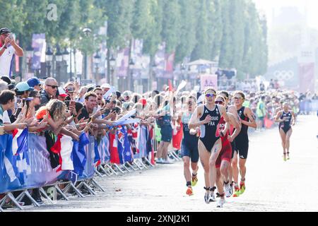 Paris, Frankreich. 31. Juli 2024. Cassandre Beaugrand (FRA) Triathlon : Frauen bei den Olympischen Spielen 2024 in Paris. Quelle: Koji Aoki/AFLO SPORT/Alamy Live News Stockfoto