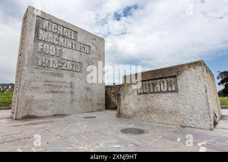 Das Michael Foot Memorial befindet sich in Freedom Fields, Park, plymouth, devon, UK Michael Foot war ein Labour-Abgeordneter von Plymouth Devonport zwischen 1 Stockfoto